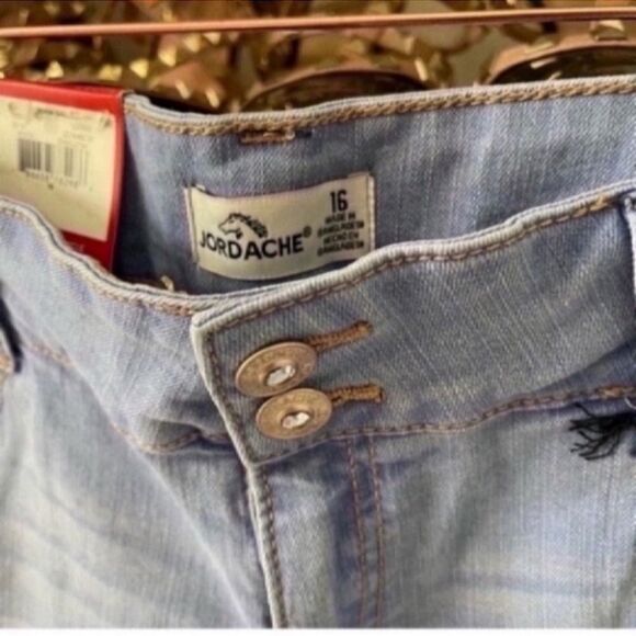 Jordache Jean Shorts  Size 16  Denim  Cotton Blend

Girl Size 16 - Picture 5 of 8